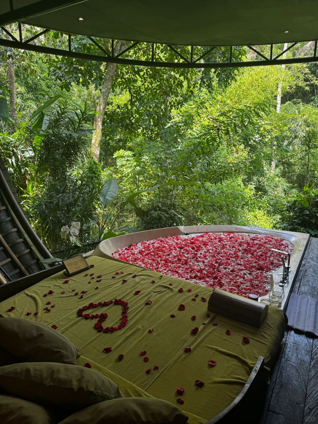 Bali-Mekar Ubud Jungle Spa Bali, flower petal bath, massage center in kclub resort hotel