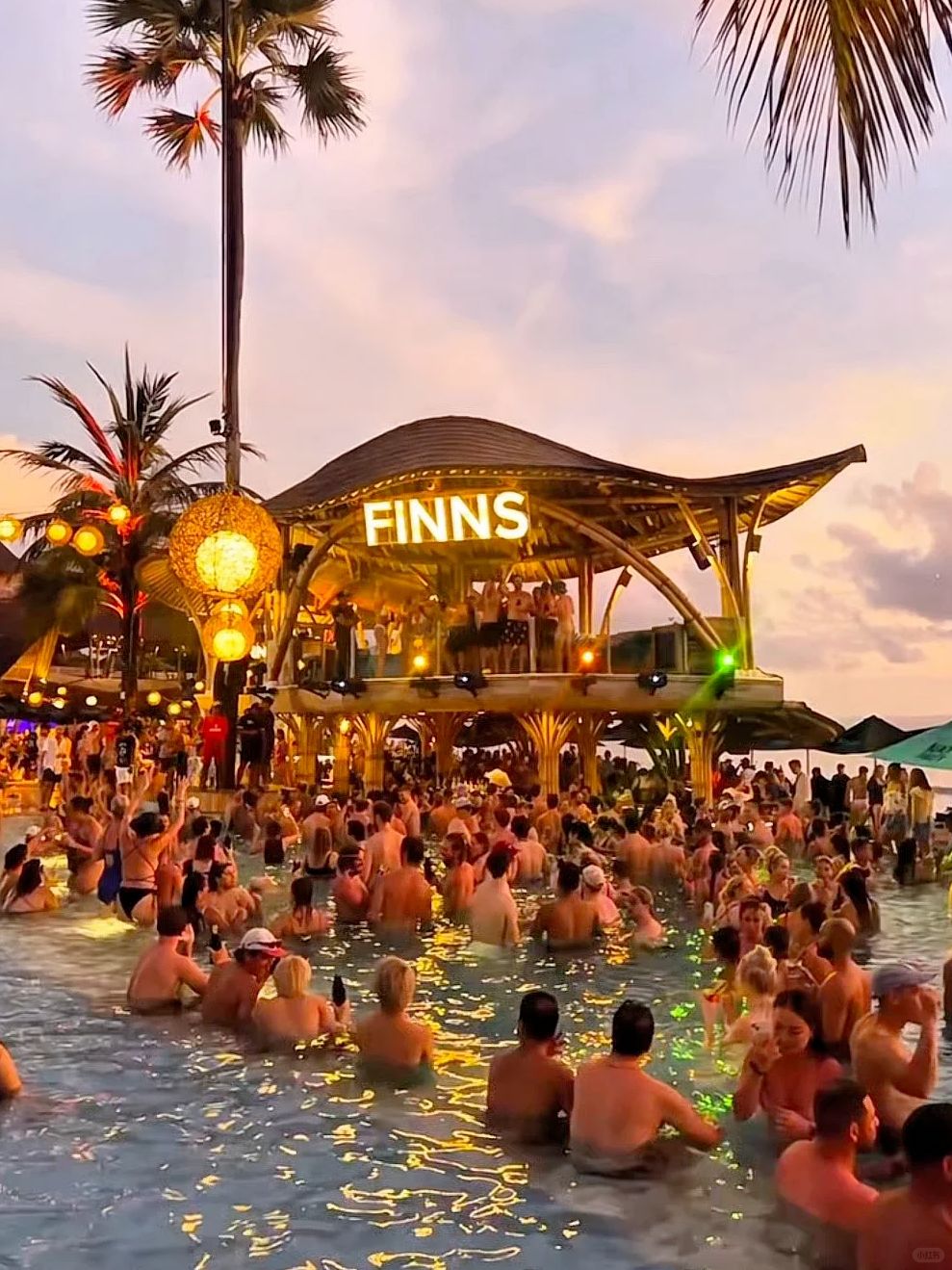 Bali-AFinns Bar in Bali, the biggest and most fun beach club in Asia. 🎊Lots of girls in bikinis.