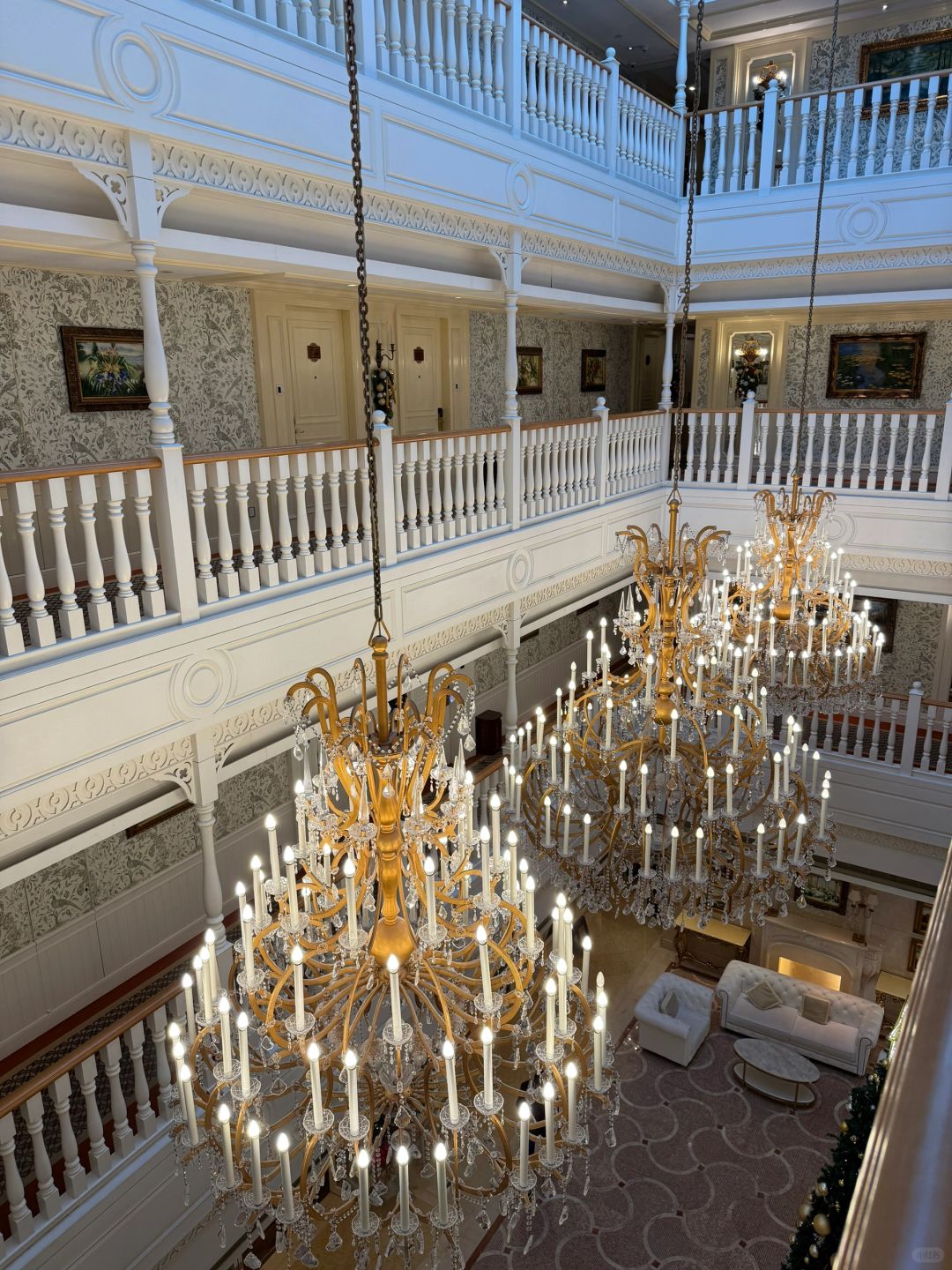 Macao-Rocks Hotel in Macau Old Town with sea view, full of life, retro and exquisite decoration