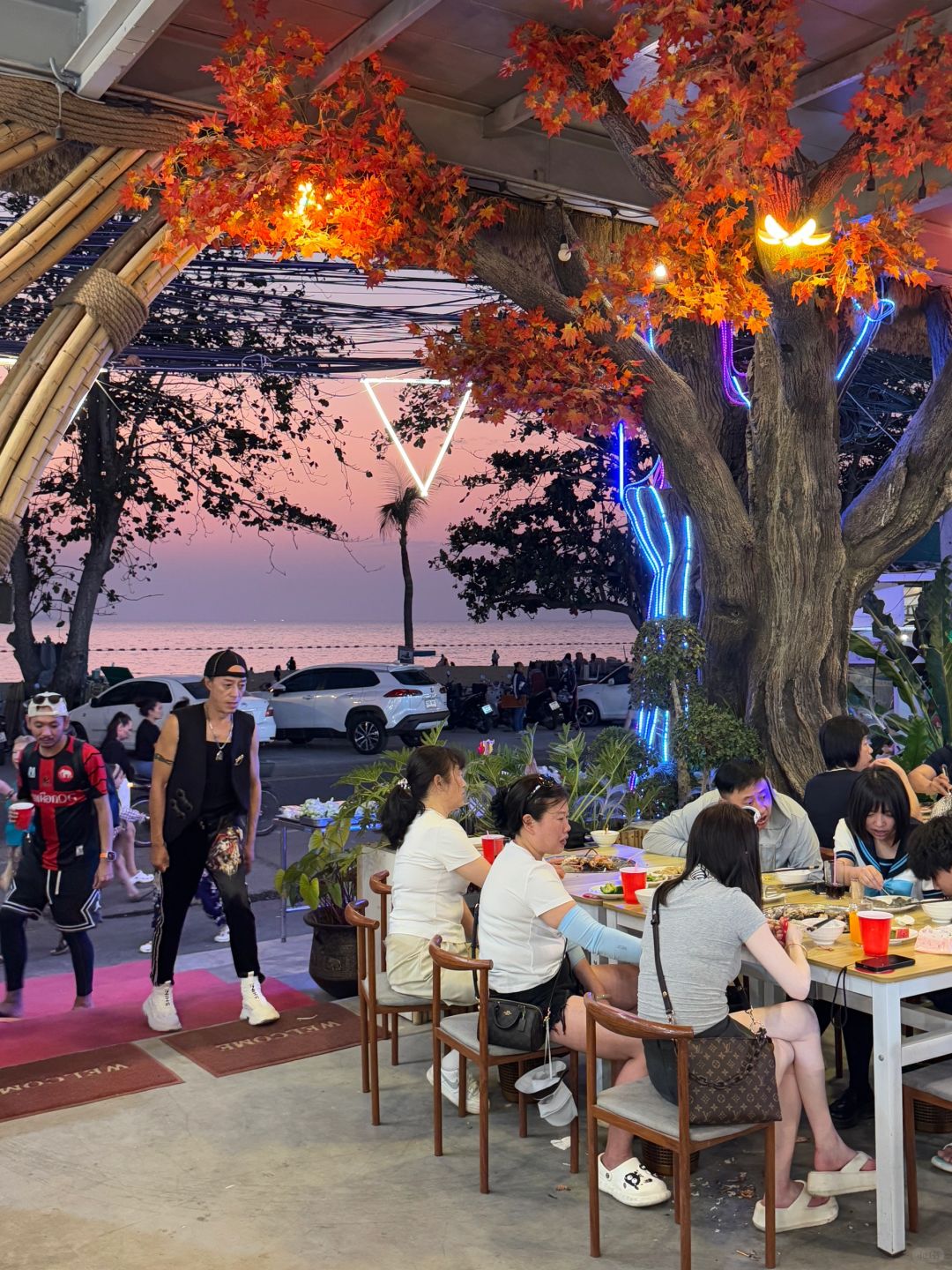 Pattaya-Jomtien Lobster Beach Buffet Restaurant, priced at 499 baht per person, with fresh ingredients