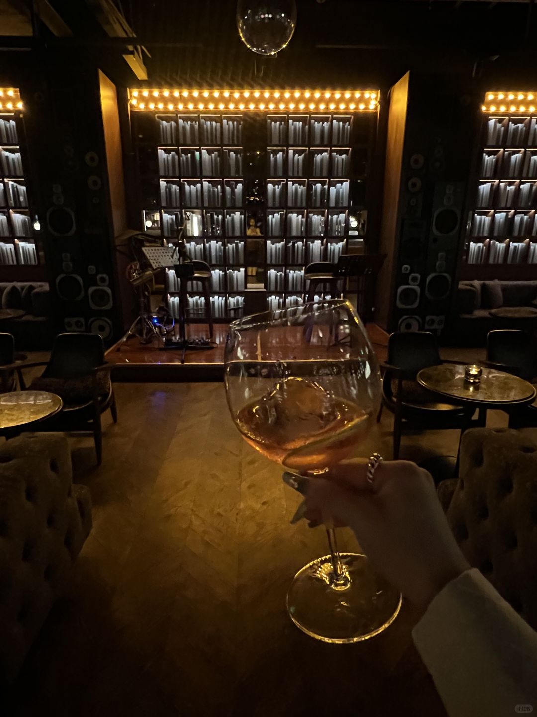 Beijing/Tianjin-Beijing Music Bar has a wide variety of wines and many unique specialties!