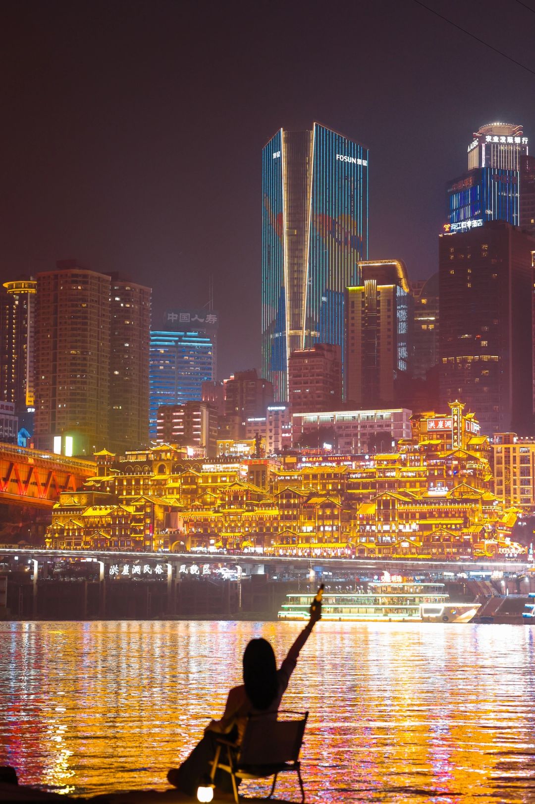 Chengdu/Chongqing-Hongya Cave in Chongqing, so crowded that you can't see the night view!