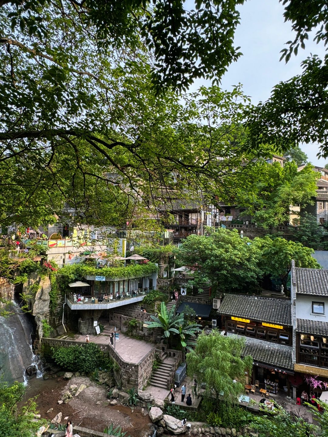 Chengdu/Chongqing-Chongqing Longmen Haolao Street, it's so beautiful! It looks like a toy model!