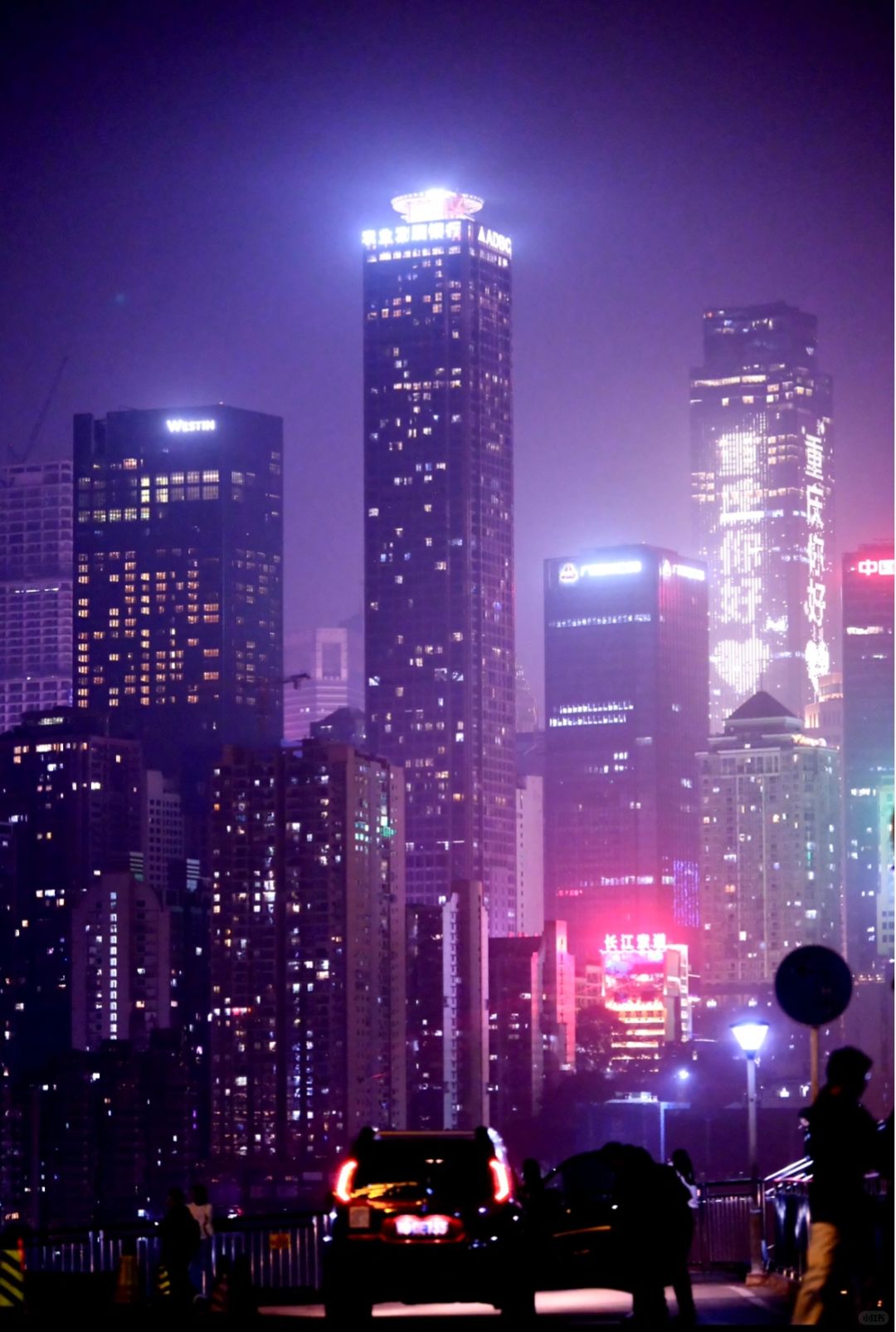 Chengdu/Chongqing-Chongqing, bustling and magnificent night scenery, fashionable and avant-garde urban style！