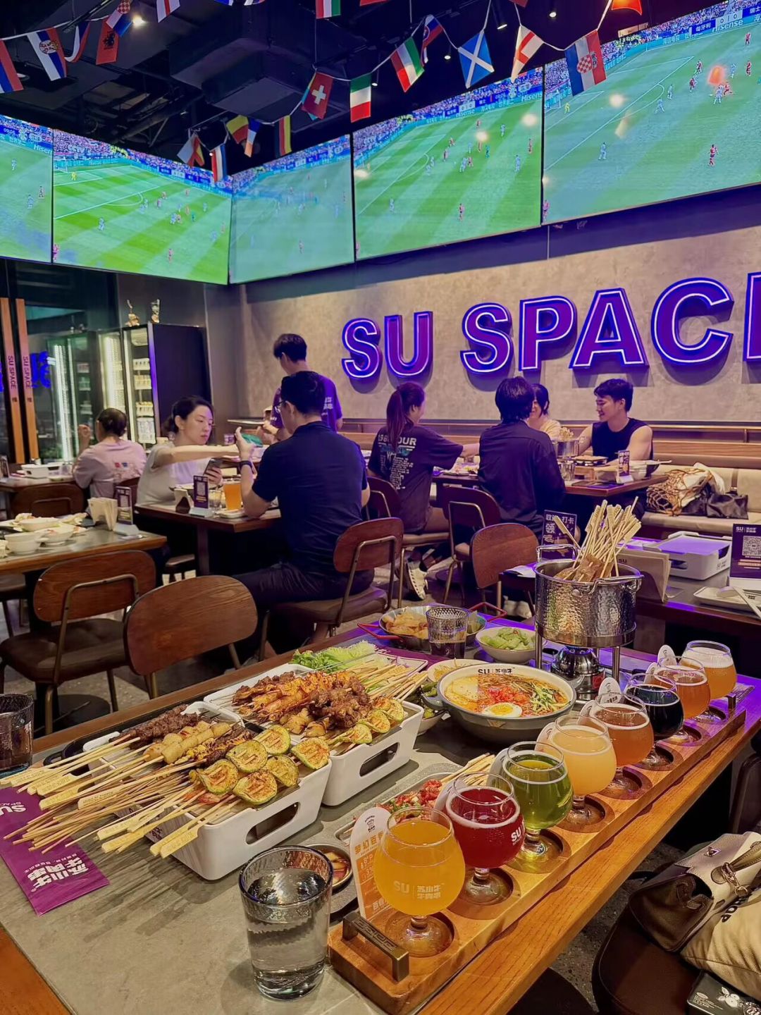 Shanghai/Hangzhou-Shanghai Su Xiaoniu Restaurant, you can watch the game and drink beer at the same time!