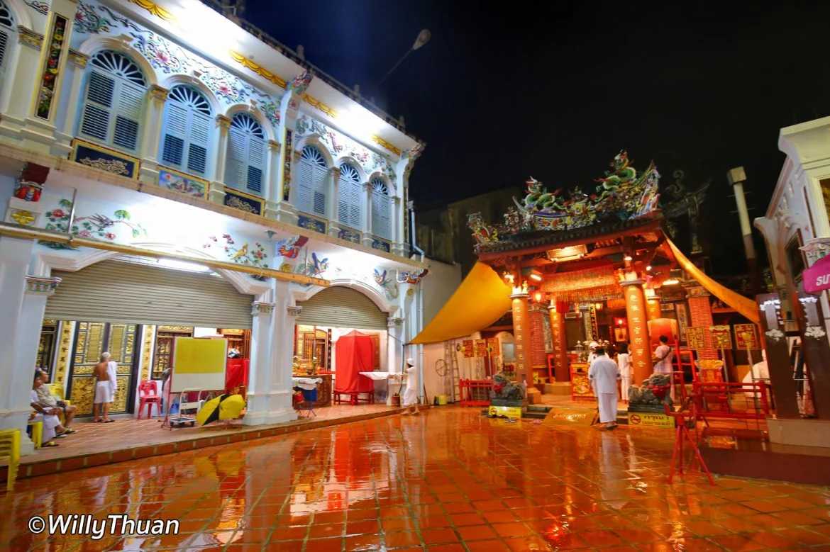 Phuket-What to do in Phuket Old Town? Walking tour guide of streets, temples, shops and restaurants