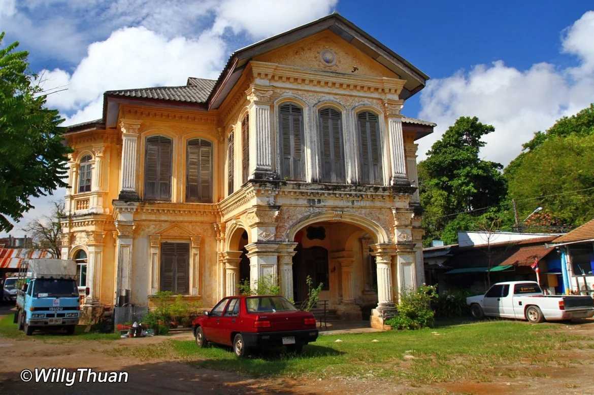 Phuket-What to do in Phuket Old Town? Walking tour guide of streets, temples, shops and restaurants