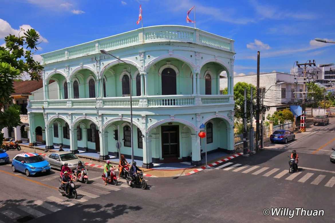 Phuket-What to do in Phuket Old Town? Walking tour guide of streets, temples, shops and restaurants