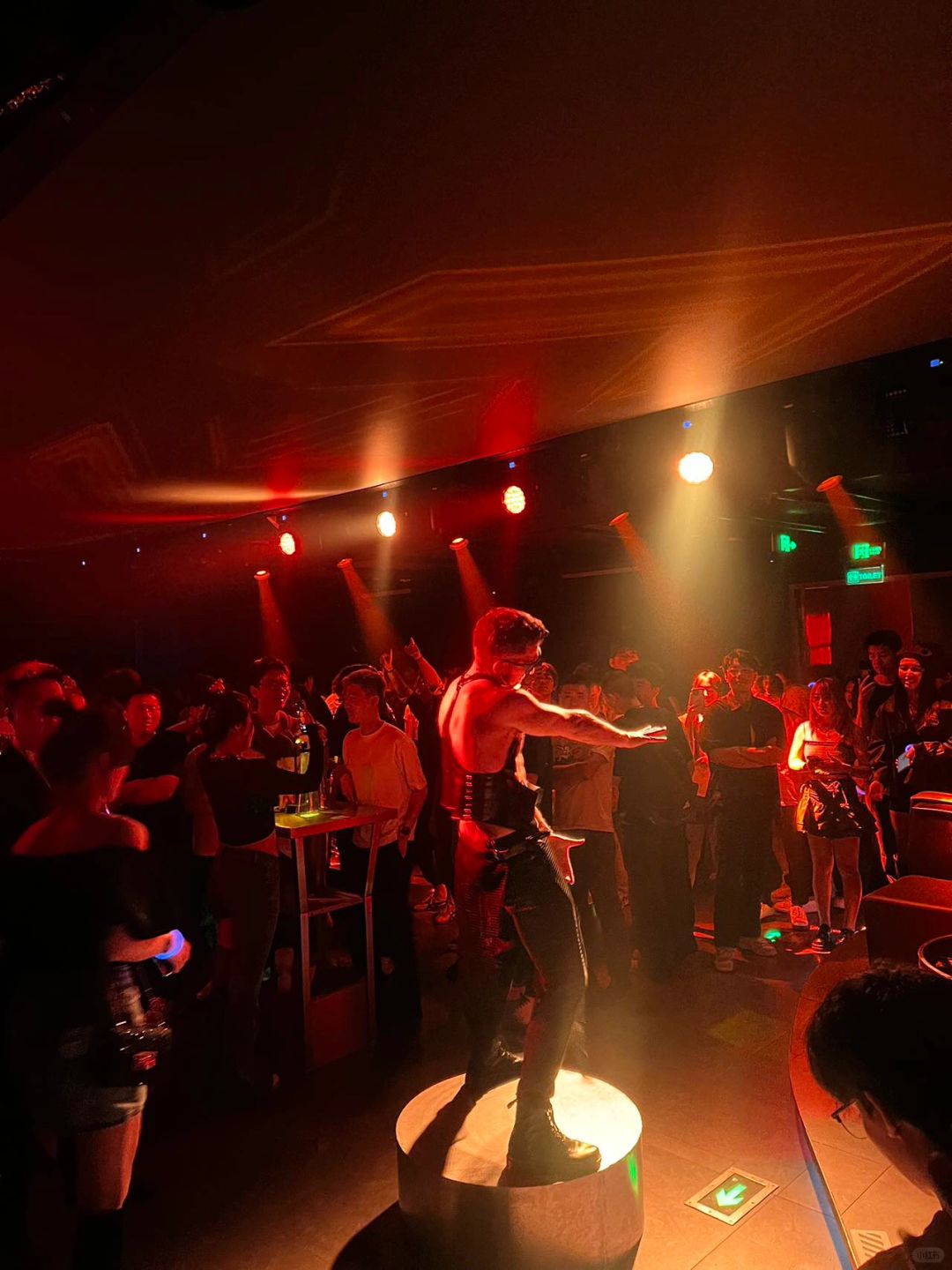 Beijing/Tianjin-At TOUCH Dance Bar in Beijing, the fusion of nightclub, dance, and party culture is simply addictive!