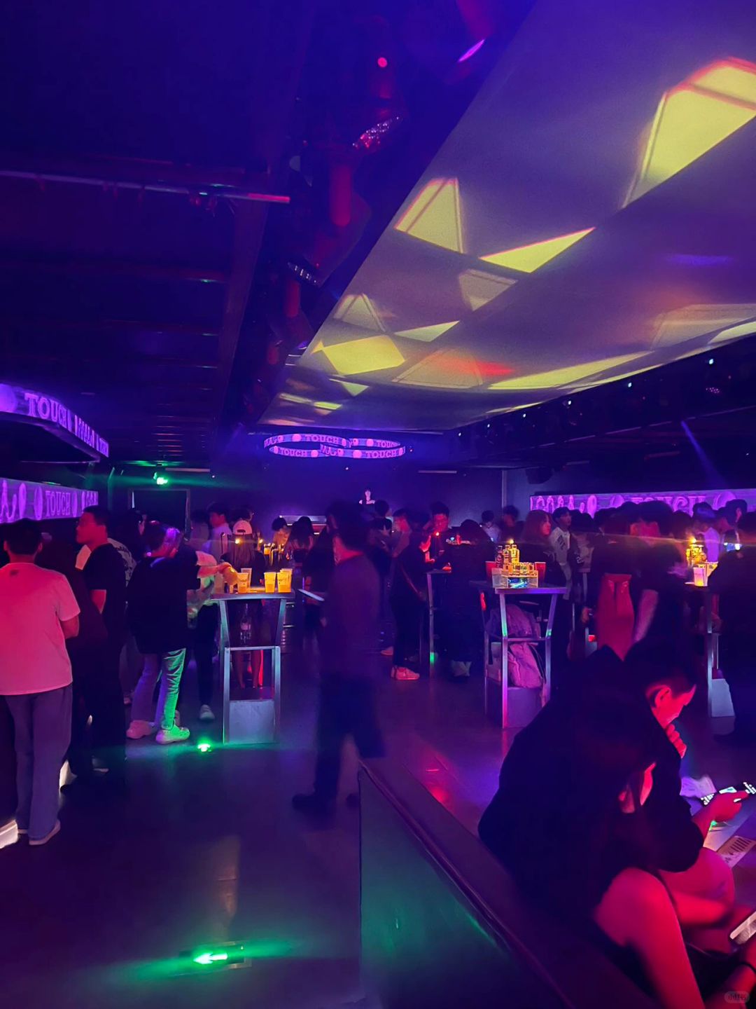 Beijing/Tianjin-At TOUCH Dance Bar in Beijing, the fusion of nightclub, dance, and party culture is simply addictive!