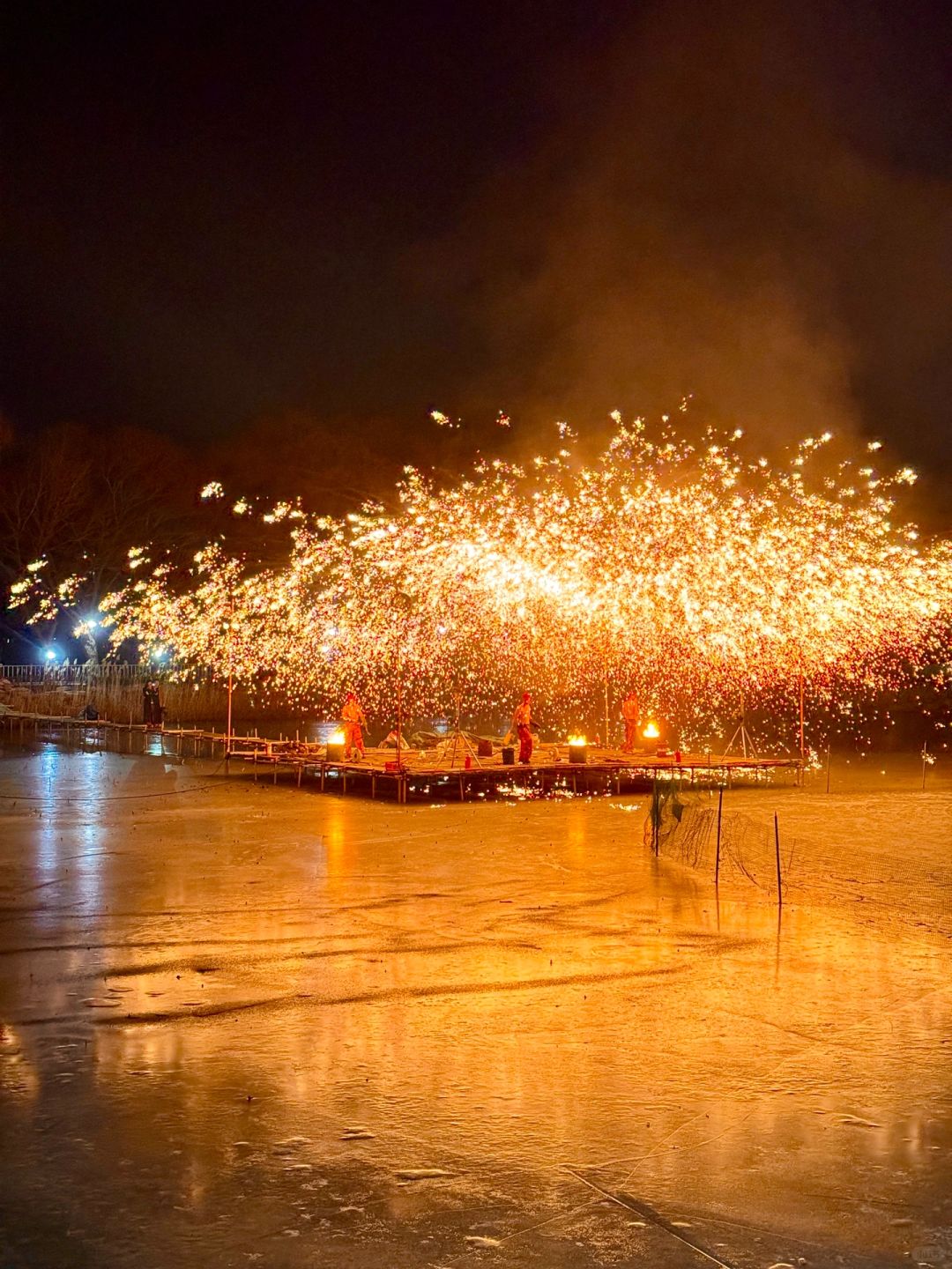 Beijing/Tianjin-Beijing Daoxianghu Park has a performance of making iron flowers, and every time I watch it, I am shocked!