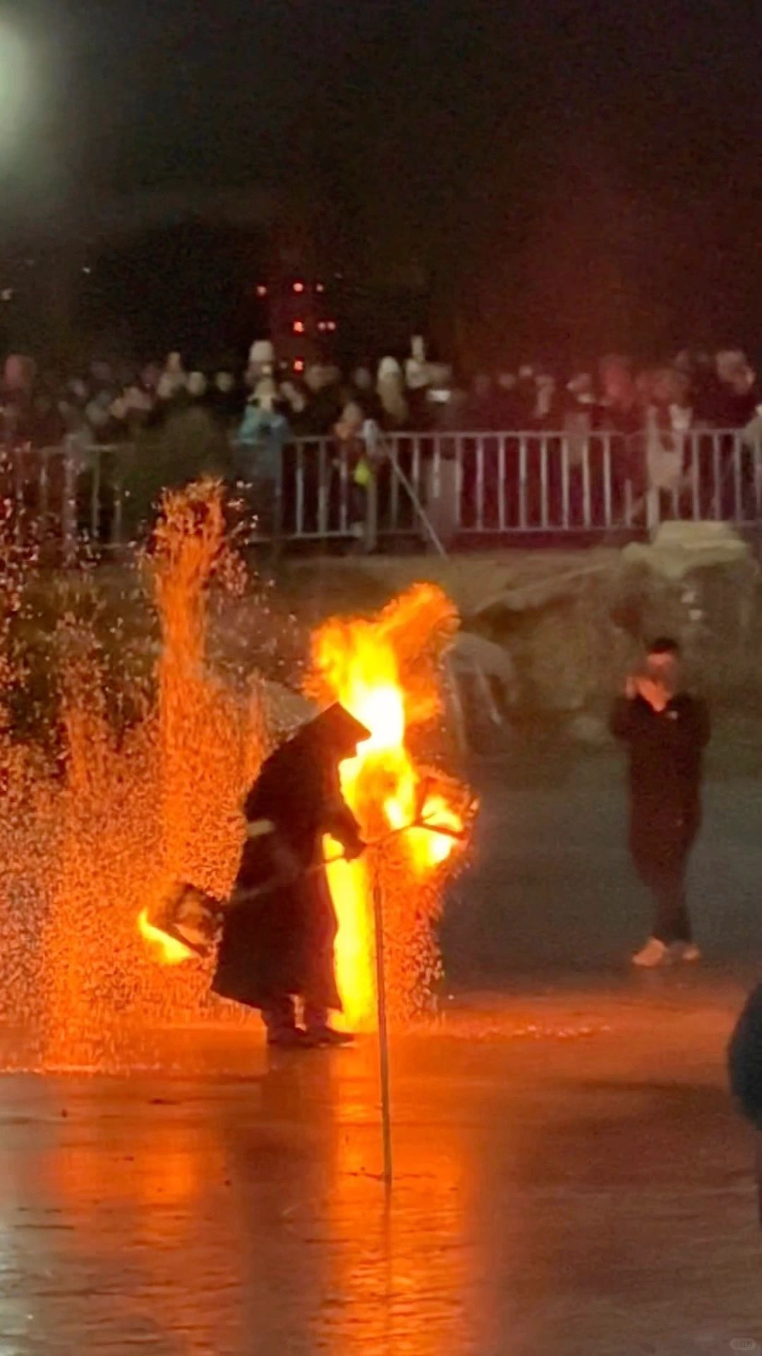 Beijing/Tianjin-Beijing Daoxianghu Park has a performance of making iron flowers, and every time I watch it, I am shocked!