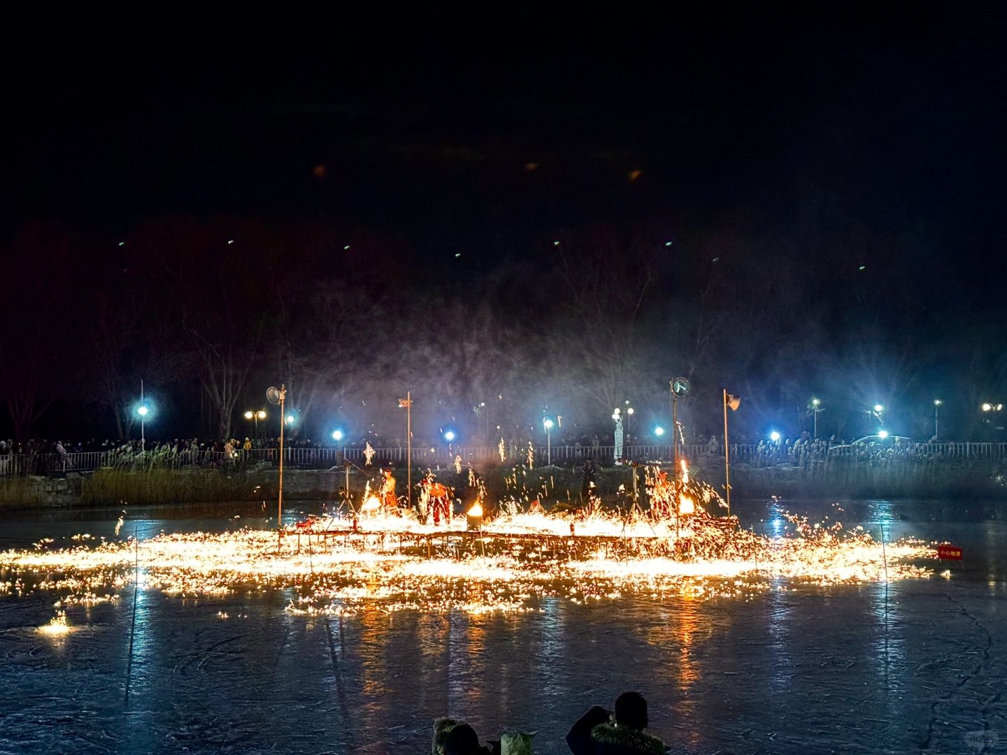 Beijing/Tianjin-Beijing Daoxianghu Park has a performance of making iron flowers, and every time I watch it, I am shocked!