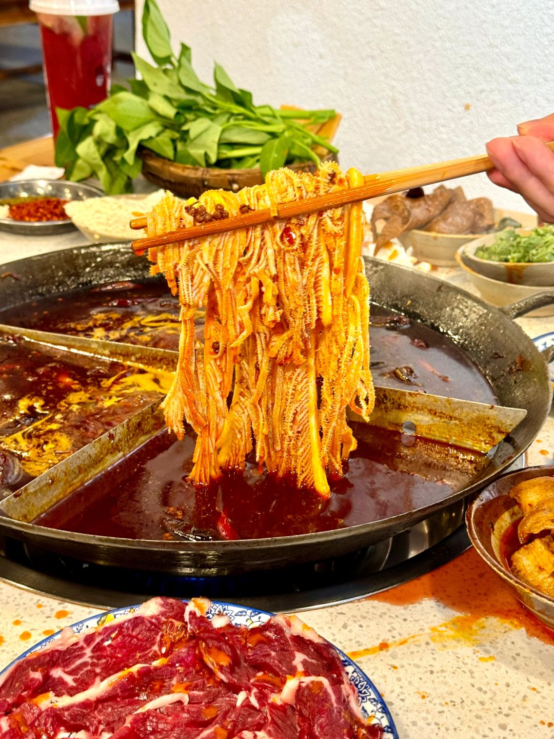 Chengdu/Chongqing-Chongqing Erhotpot, the bottom of the pot is fragrant and mellow, but a bit spicy!