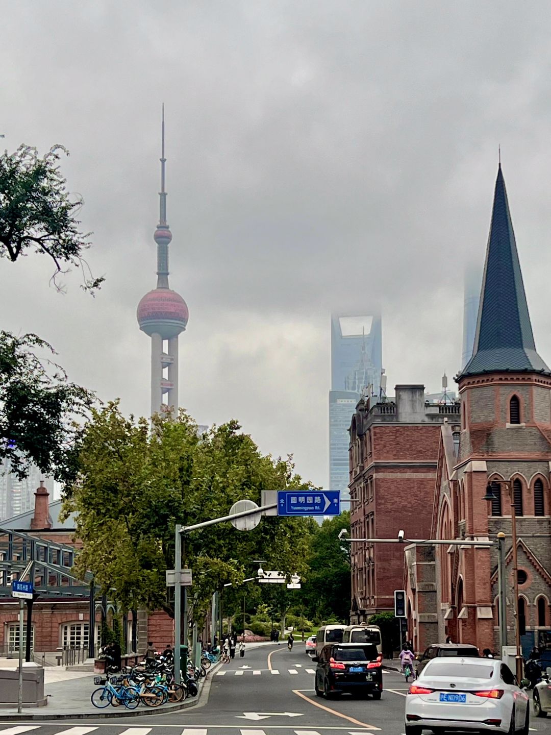 Shanghai/Hangzhou-Nanjing Road Walkway in Shanghai has many foods with a long history!