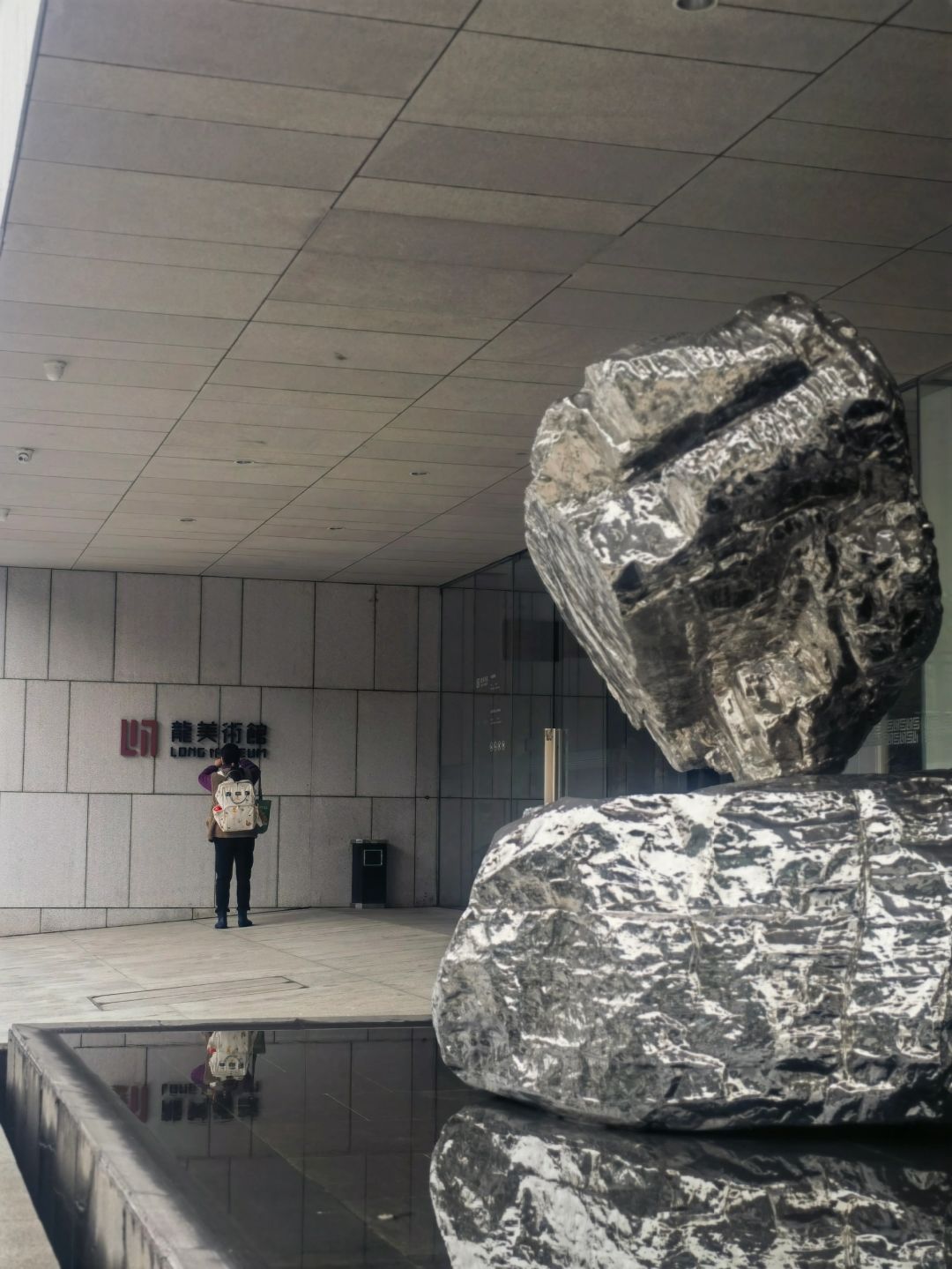 Shanghai/Hangzhou-Shanghai Dragon Art Museum has few visitors and more staff than visitors!