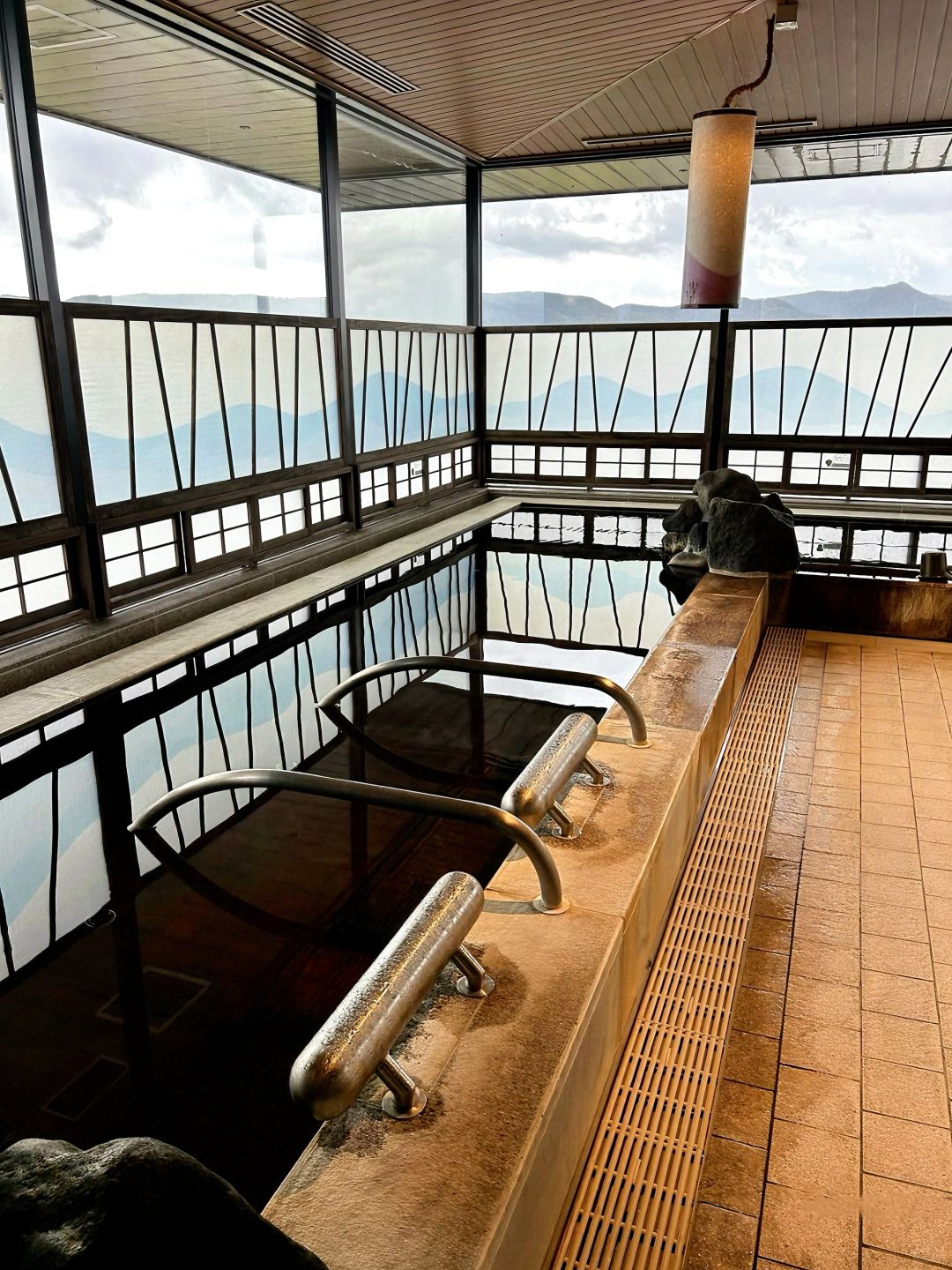 Sapporo/Hokkaido-La Vista Furano Hills Hot Springs Hotel in Hokkaido has both open-air and indoor hot springs