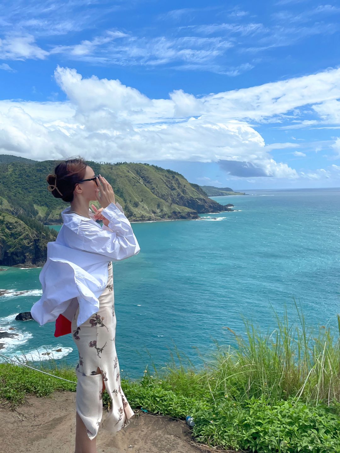 Clark/Angel City-A Filipino student went on one-day trip to Dingalan and saw the beautiful Tiffany blue water