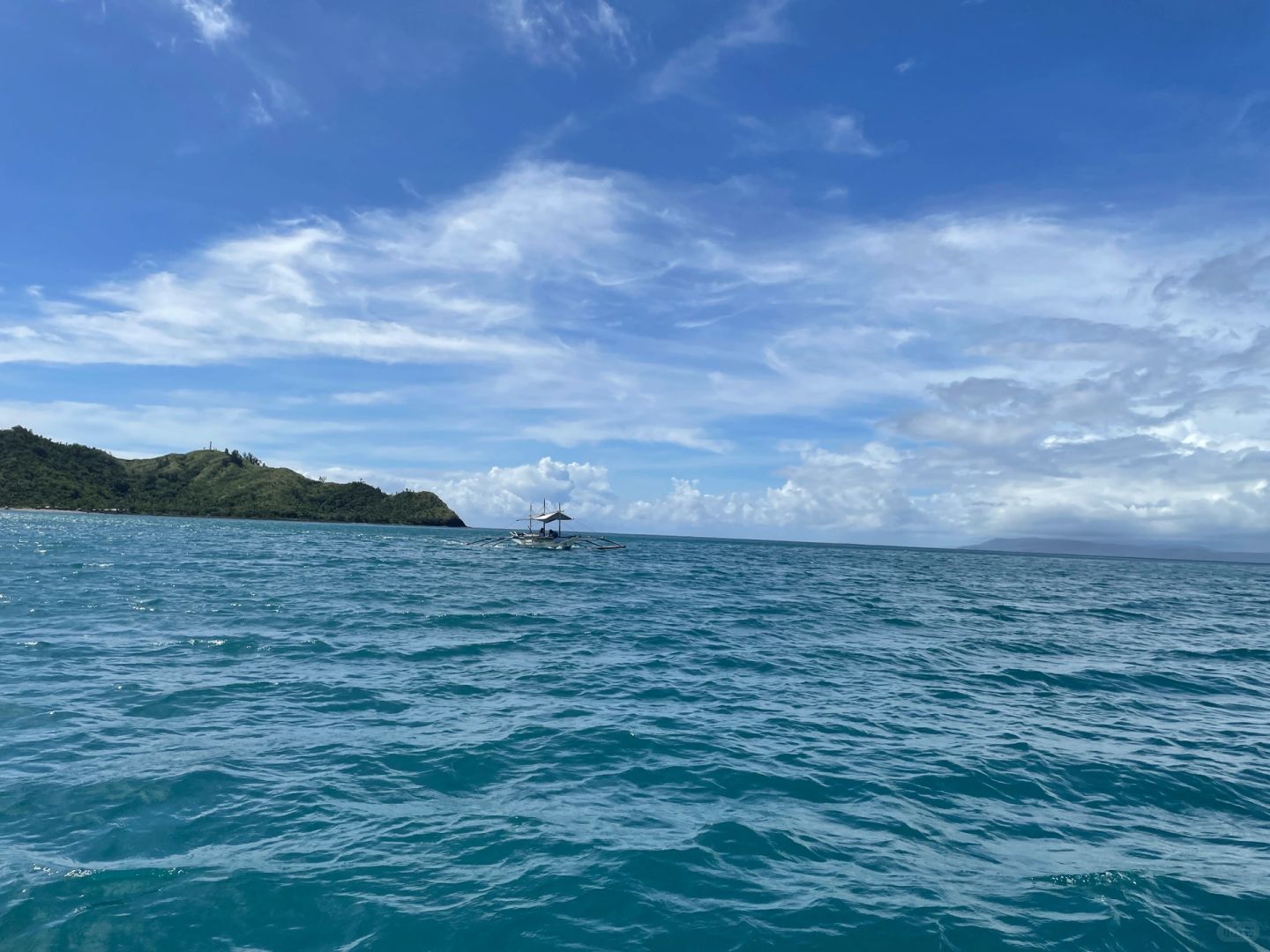 Clark/Angel City-A Filipino student went on one-day trip to Dingalan and saw the beautiful Tiffany blue water