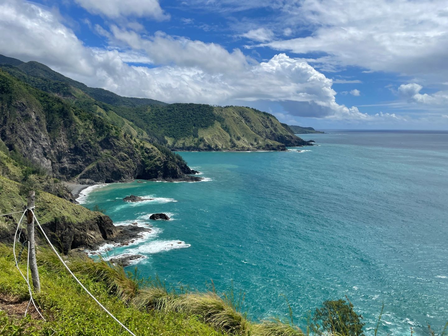 Clark/Angel City-A Filipino student went on one-day trip to Dingalan and saw the beautiful Tiffany blue water