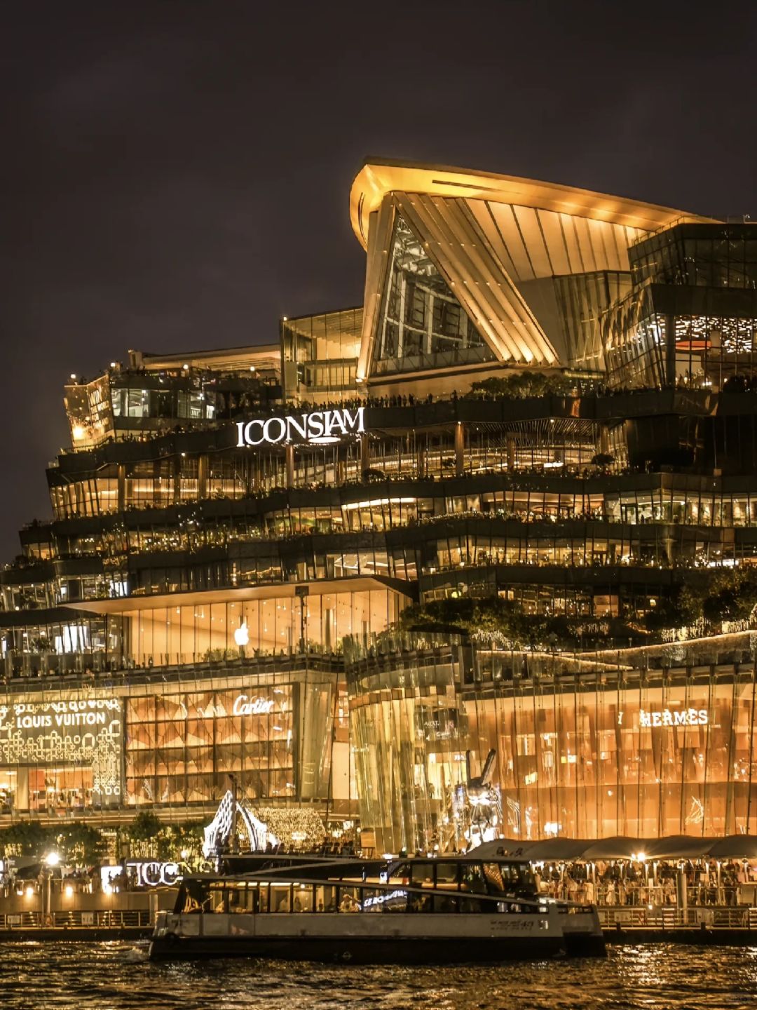 Bangkok-Iconsiam, Shopping mall in Bangkok, is home to international brands and gourmet food