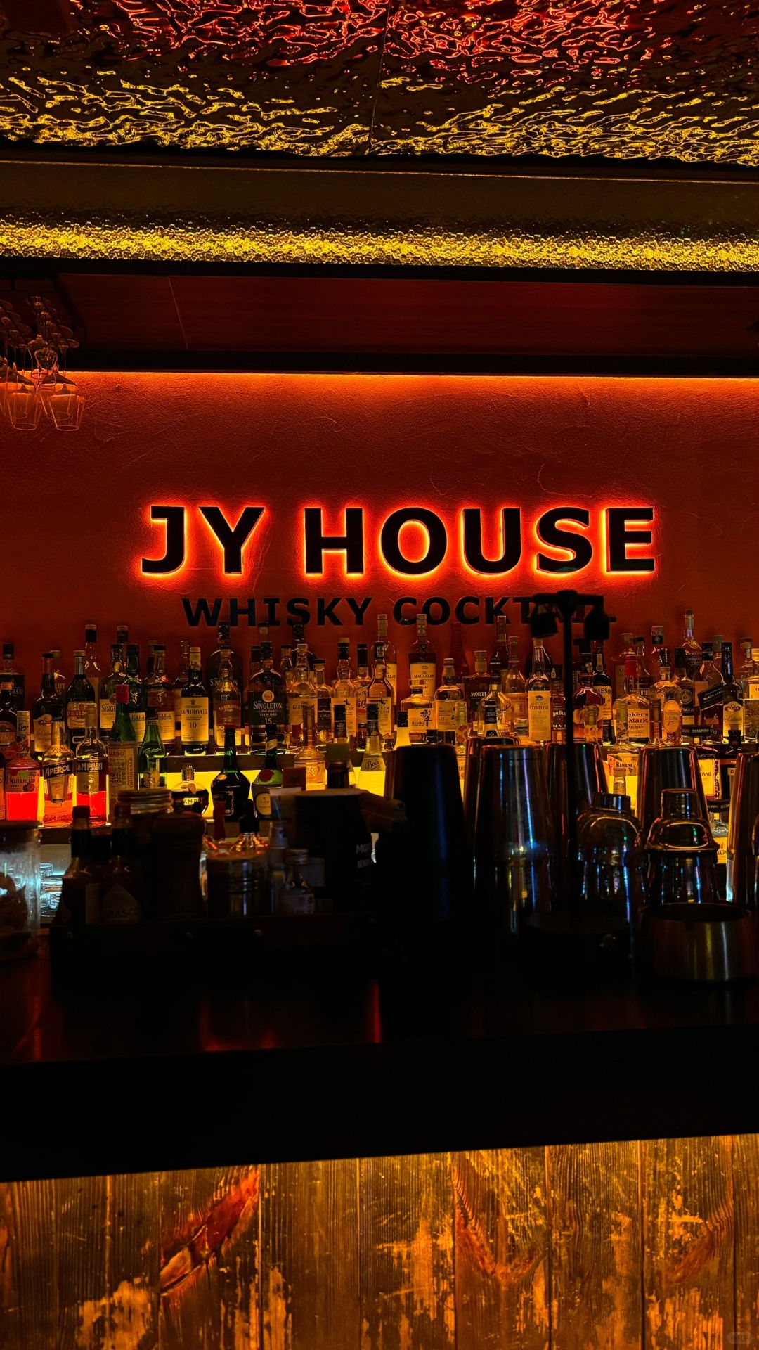 Changsha-JY HOUSE Bar in Changsha has musicians playing saxophone, which enhances the overall atmosphere!