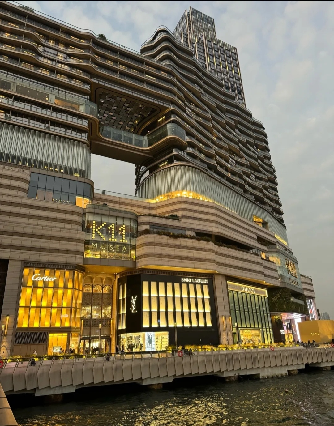 Hong kong-K11 Shopping Centre in Hong Kong, a comprehensive space for living, art, and cultural experiences!