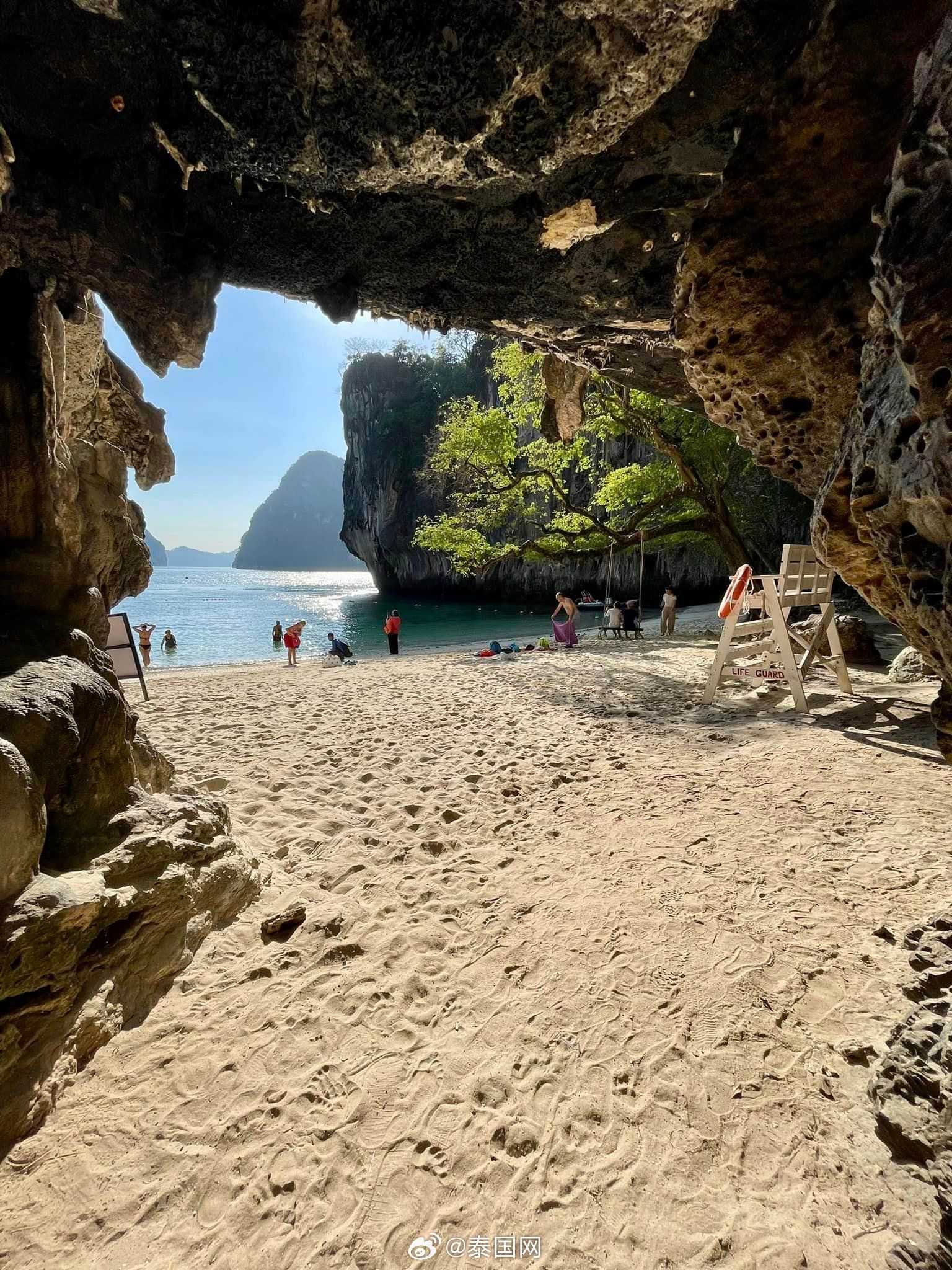 Krabi-Krabi Travel Guide: Magnificent Beaches, Clear Blue Waters and Unique Karst Landscapes