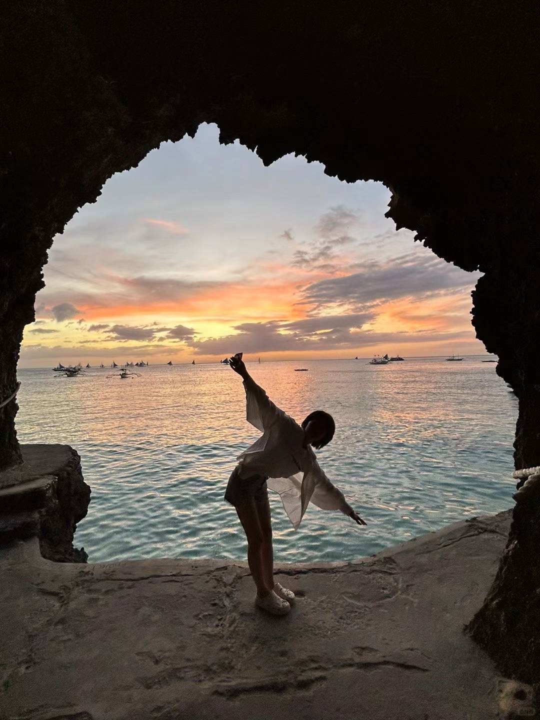 Boracay-The direct route to Boracay Cliff Cave allows you to arrive easily without taking the wrong route