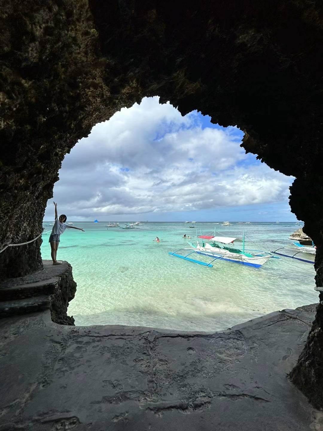 Boracay-The direct route to Boracay Cliff Cave allows you to arrive easily without taking the wrong route