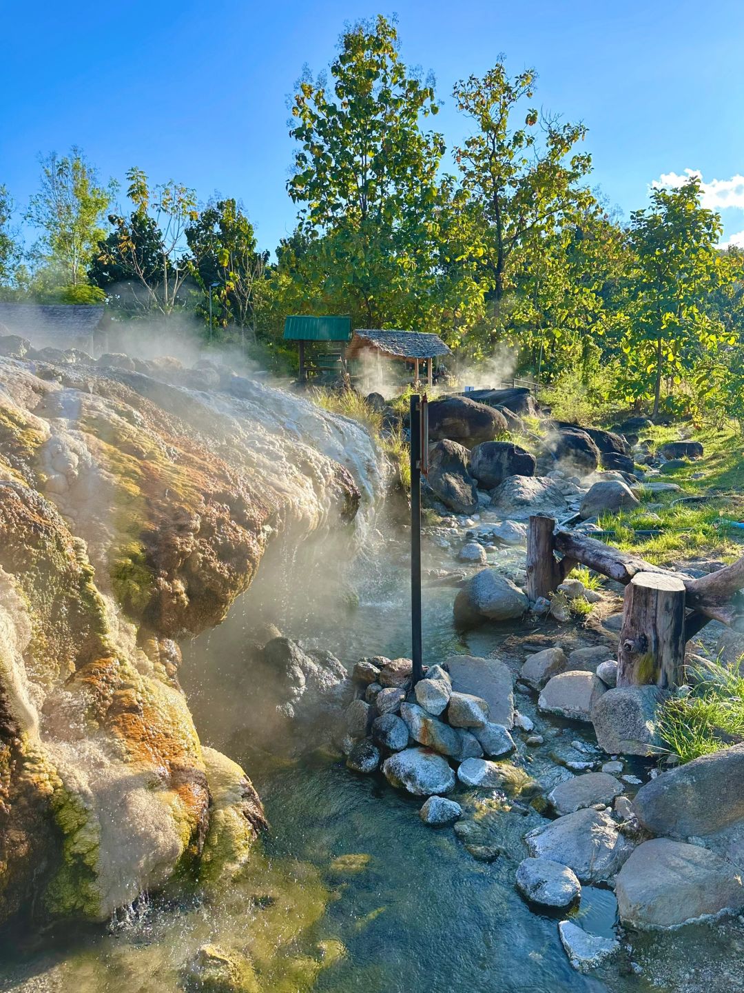 Chiang Mai-Mueang Paeng Hot Spring, a free hot spring in Bai County, Chiang Mai, has not yet been commercialized