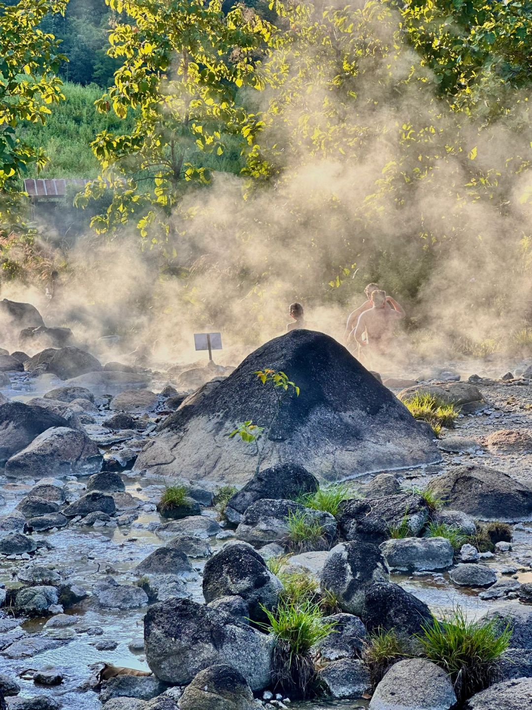 Chiang Mai-Mueang Paeng Hot Spring, a free hot spring in Bai County, Chiang Mai, has not yet been commercialized