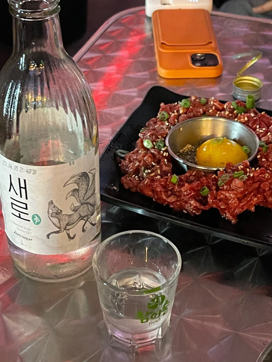 Seoul-Itaewon is not the only place for drinking and partying in Seoul. There is also the Vita Bar (비타), Hip-hop club-style bar