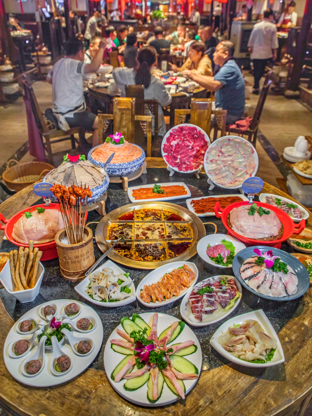 Chengdu/Chongqing-Chongqing Zhou Brother Hot Pot Restaurant, suitable for friends to have dinner together, is the first choice for Chongqing hot pot!