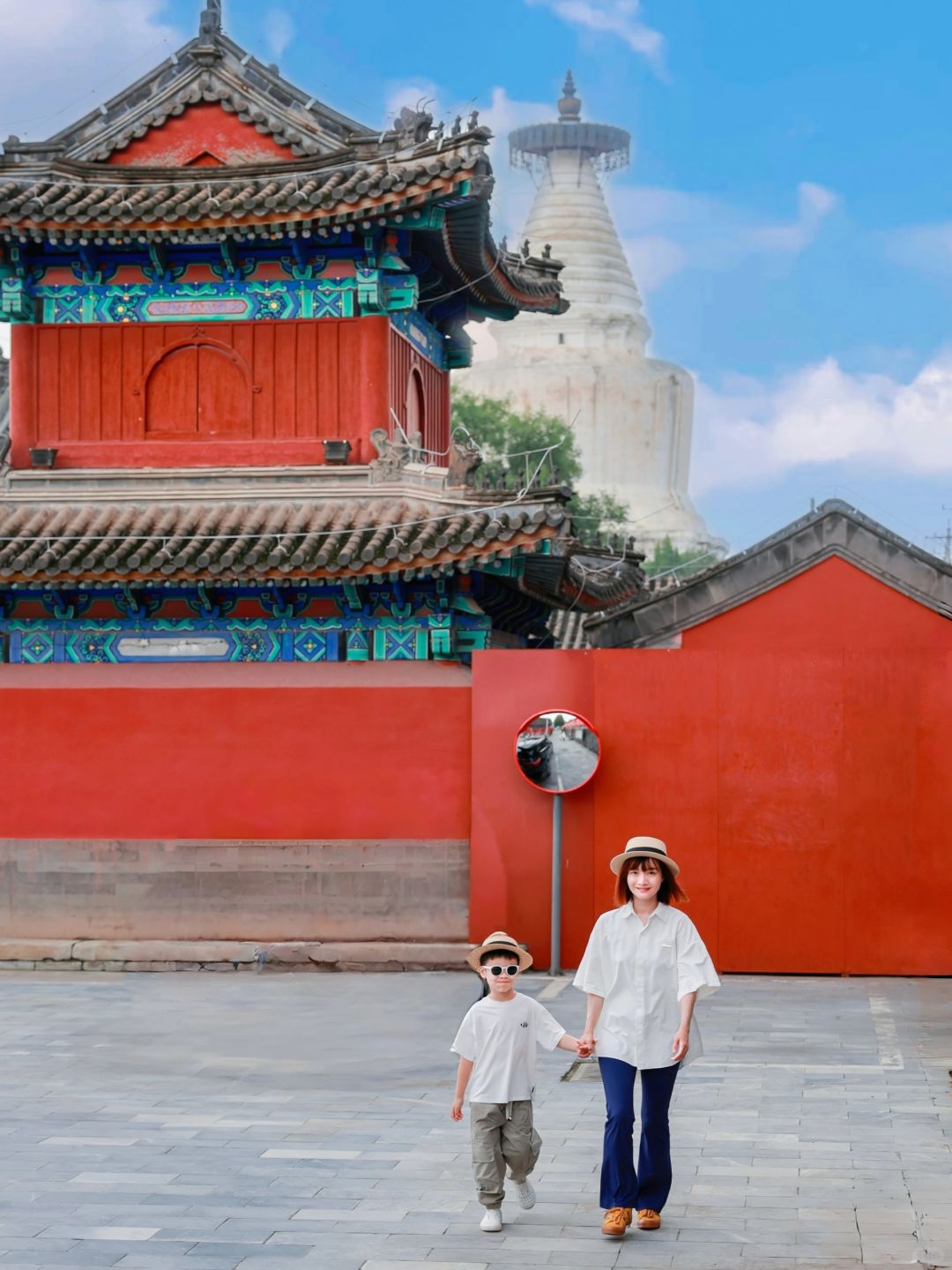 Beijing/Tianjin-The White Pagoda of Beijing, standing in a small alley 700 years ago, is shocking!