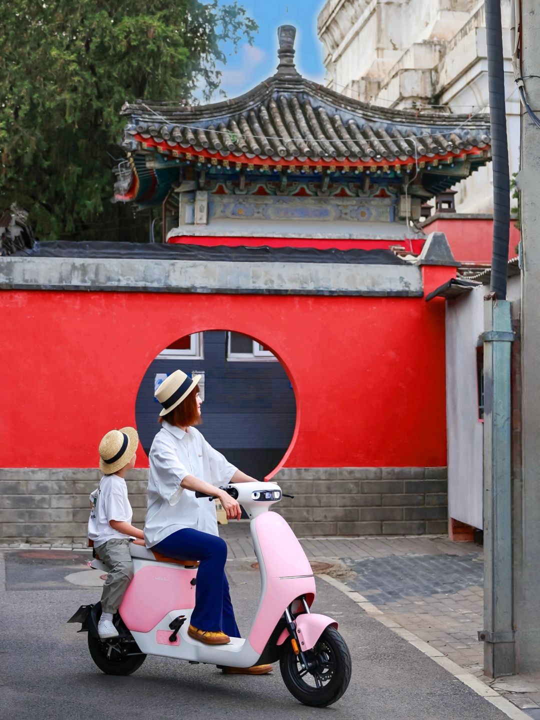 Beijing/Tianjin-The White Pagoda of Beijing, standing in a small alley 700 years ago, is shocking!