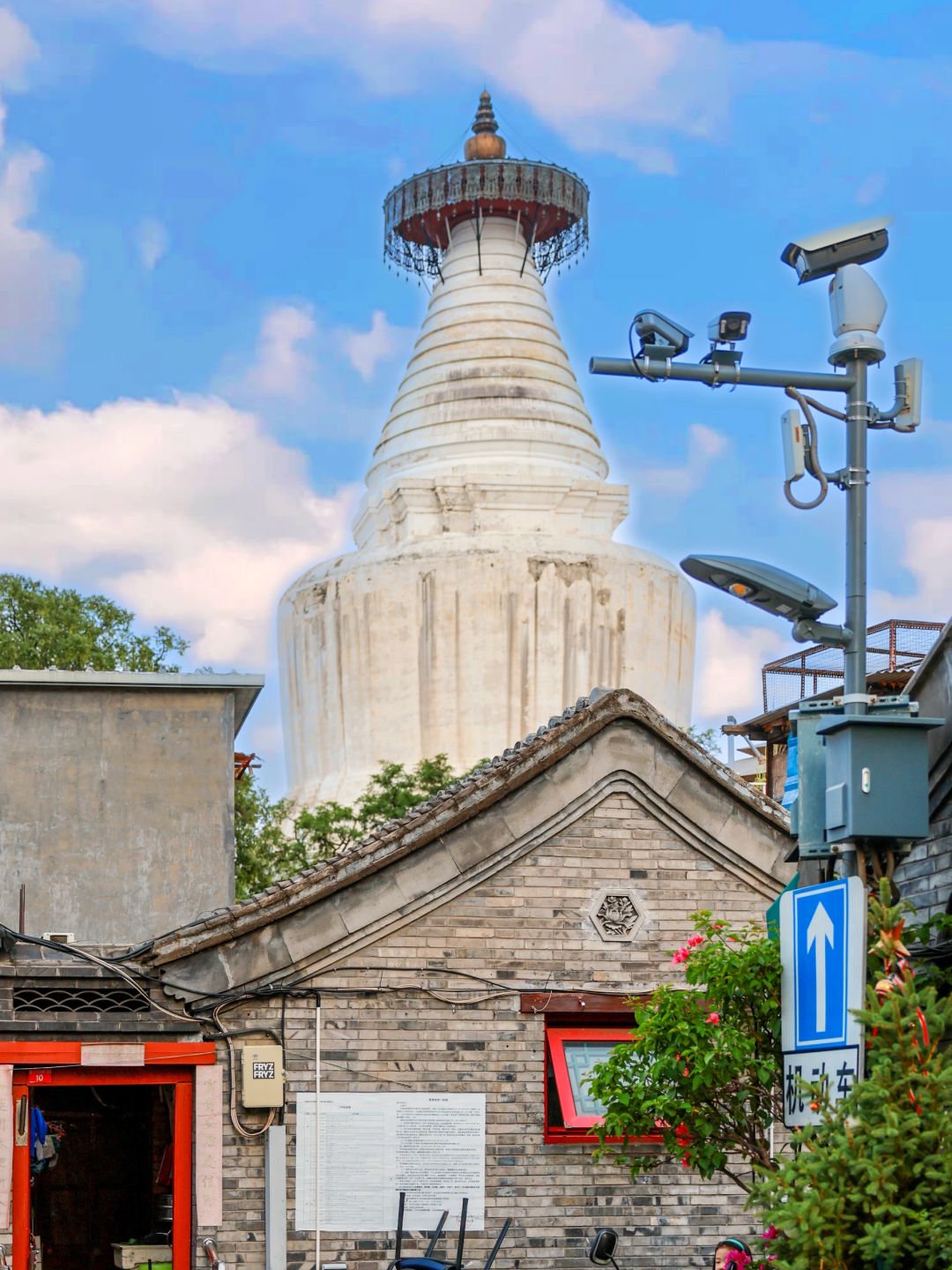 Beijing/Tianjin-The White Pagoda of Beijing, standing in a small alley 700 years ago, is shocking!