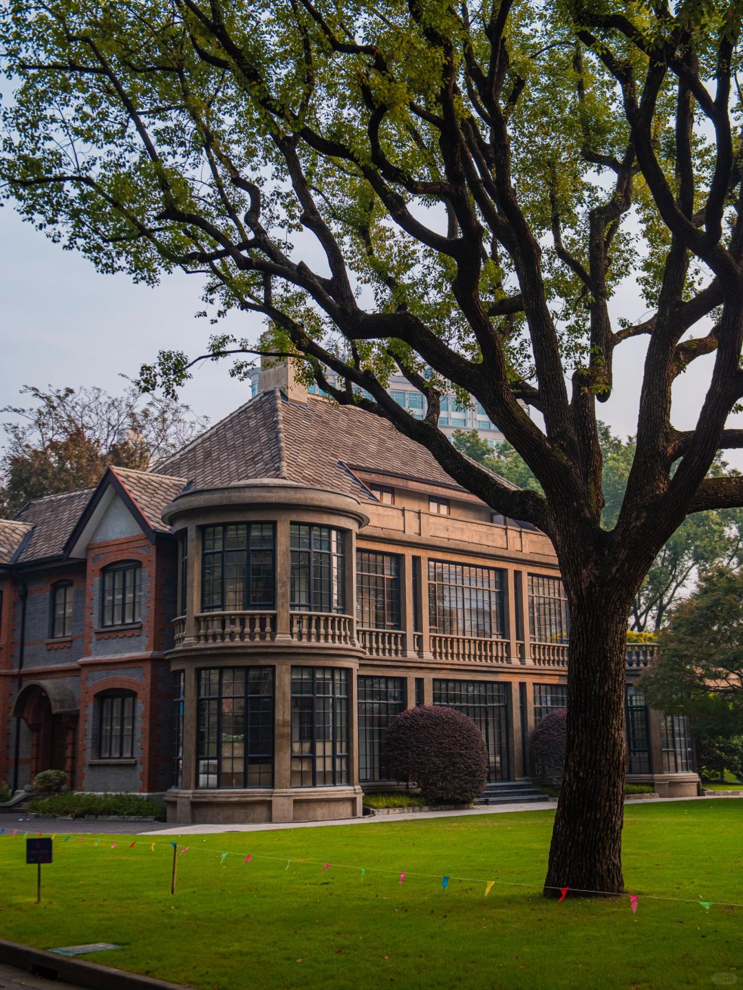 Shanghai/Hangzhou-The Xingguo Hotel in Shanghai has over 20 villas with different styles, preserving the historical charm of the past!