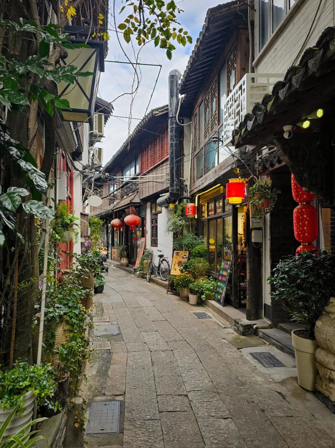 Shanghai/Hangzhou-In Shanghai, you can find anything, whether you are a literary girl or a shopping enthusiast!