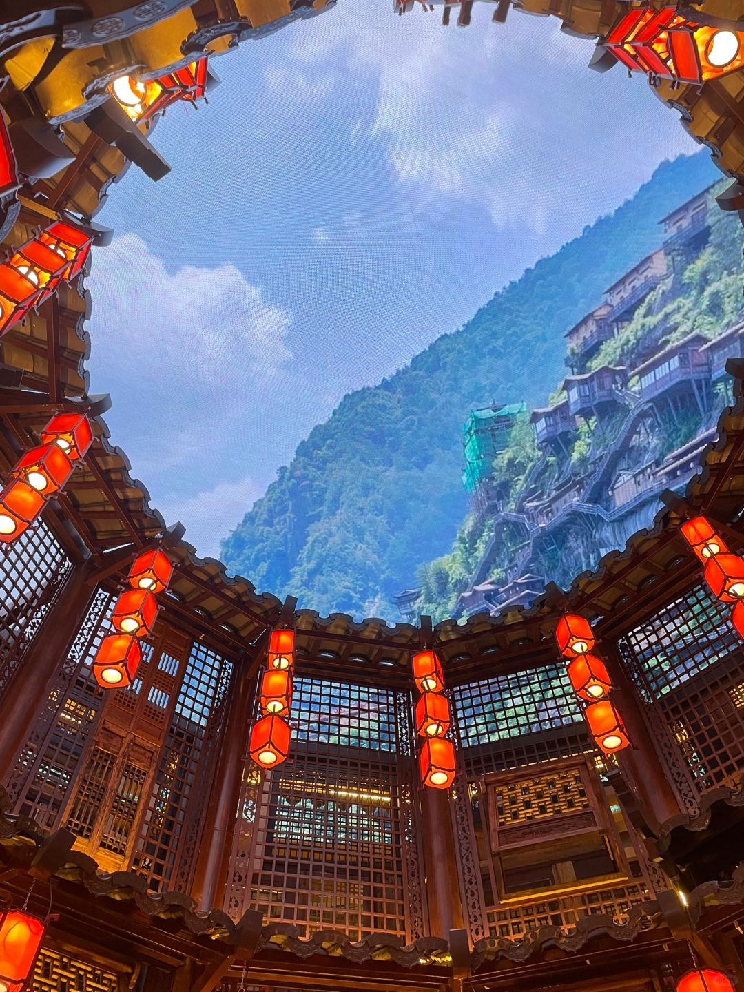 Shanghai/Hangzhou-The Wangxian Valley City branch in Shanghai showcases the long history of Jiangxi through its tea house and stage performances!