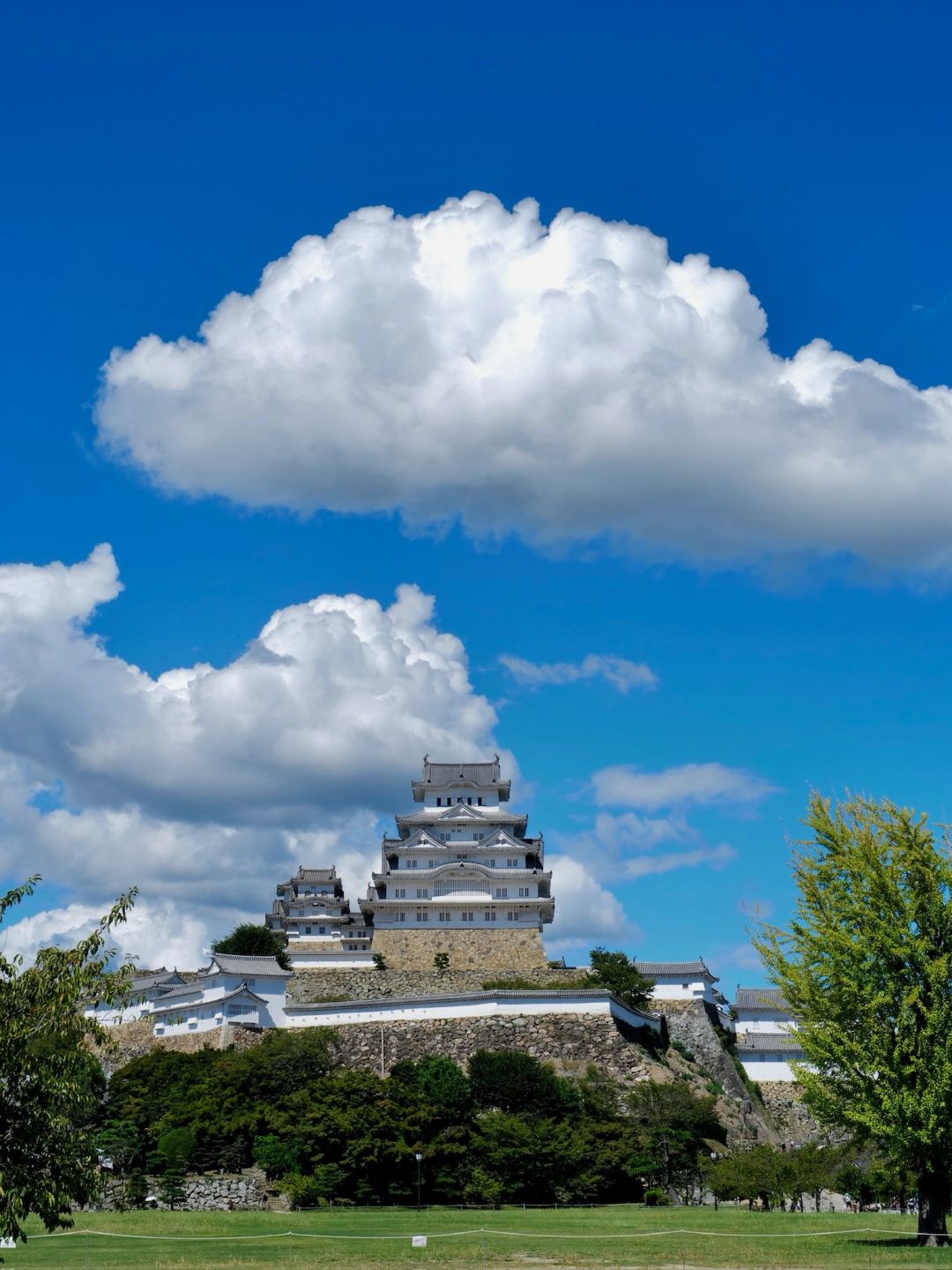 Osaka-When traveling to Osaka, don’t miss this world heritage site: Himeji-jō (White Egret Castle)