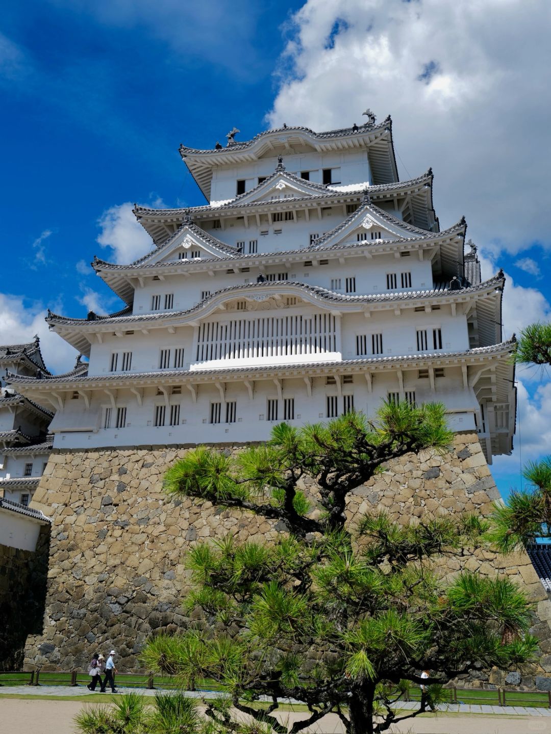 Osaka-When traveling to Osaka, don’t miss this world heritage site: Himeji-jō (White Egret Castle)