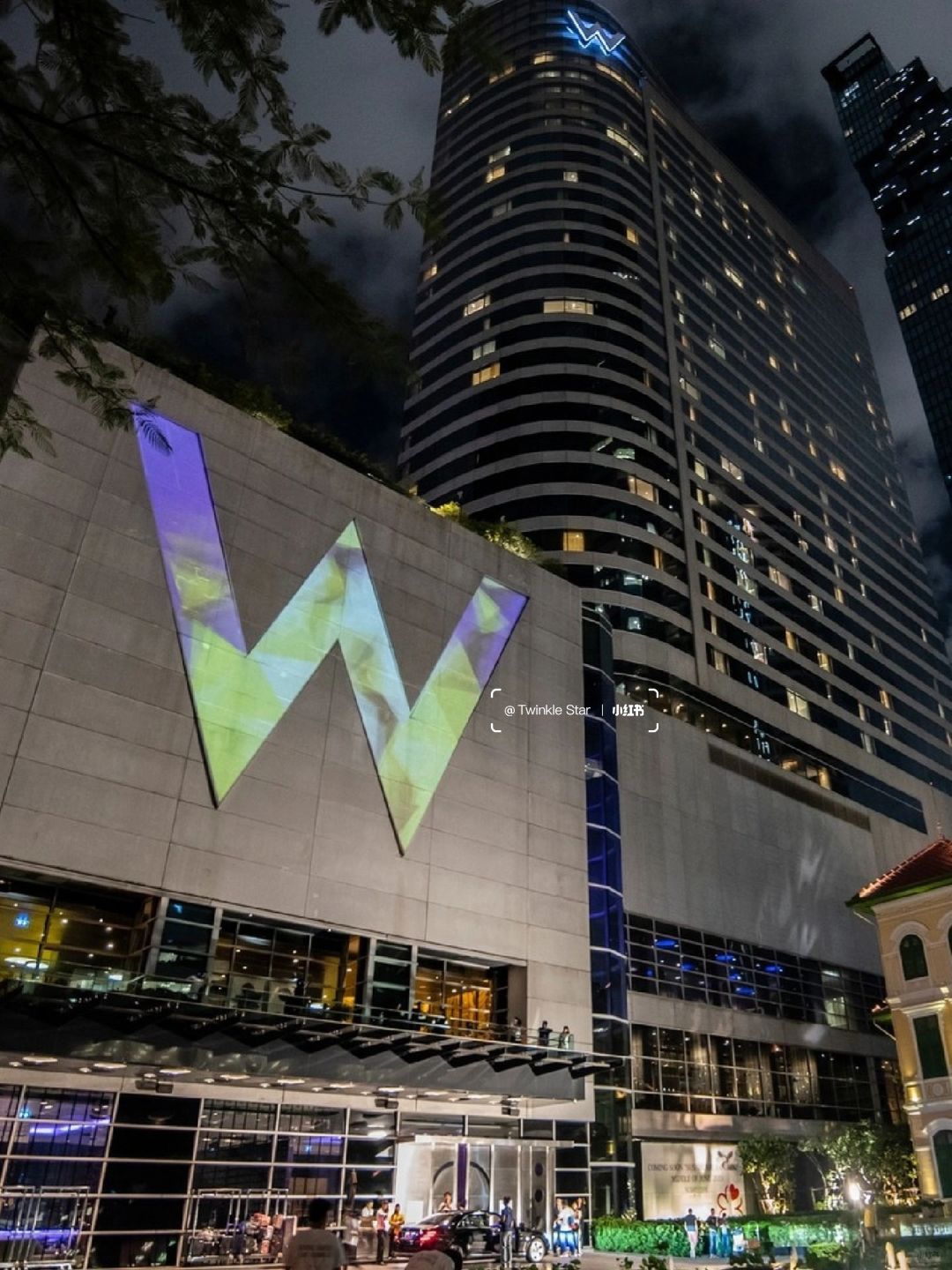 Bangkok-W Hotel Bangkok is only 250 meters from Saint Louis MRT Station, which is convenient for going to attractions or shopping.