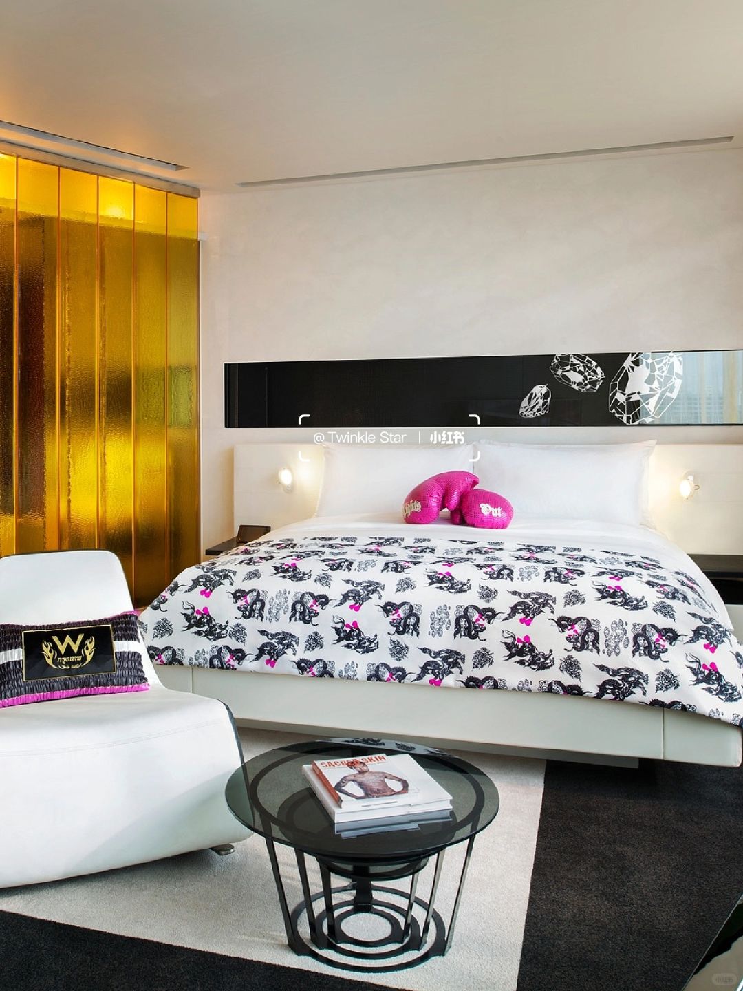 Bangkok-W Hotel Bangkok is only 250 meters from Saint Louis MRT Station, which is convenient for going to attractions or shopping.