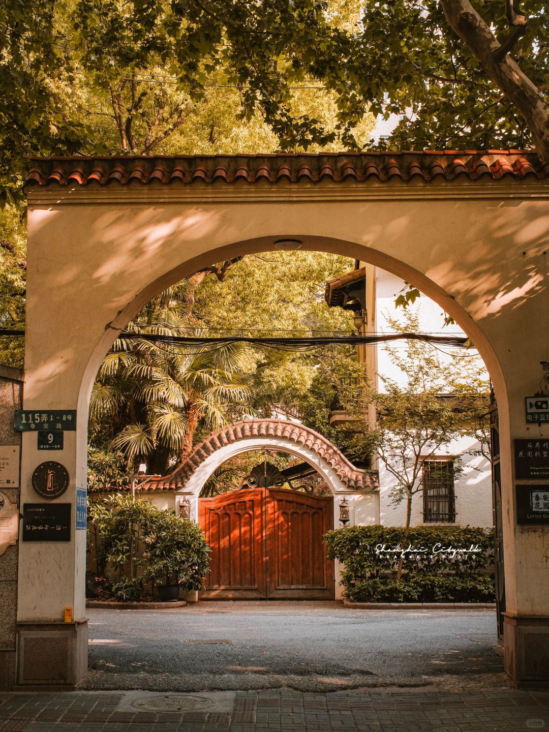 Shanghai/Hangzhou-Explore these historic streets. Feel the unique romance and comfort of Shanghai.