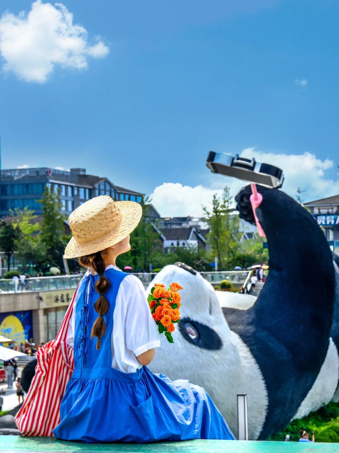 Chengdu/Chongqing-Chengdu Tianwo Square has the world's largest panda, don't miss it when traveling to Chengdu!