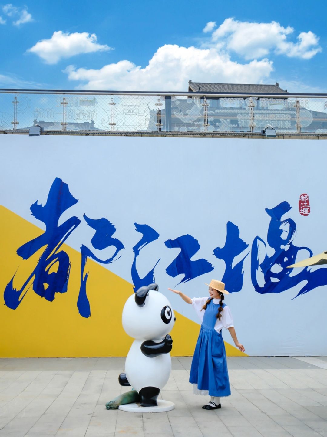 Chengdu/Chongqing-Chengdu Tianwo Square has the world's largest panda, don't miss it when traveling to Chengdu!