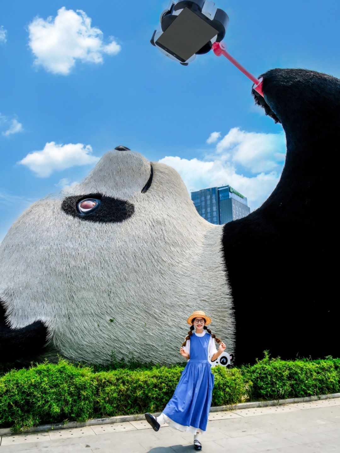 Chengdu/Chongqing-Chengdu Tianwo Square has the world's largest panda, don't miss it when traveling to Chengdu!