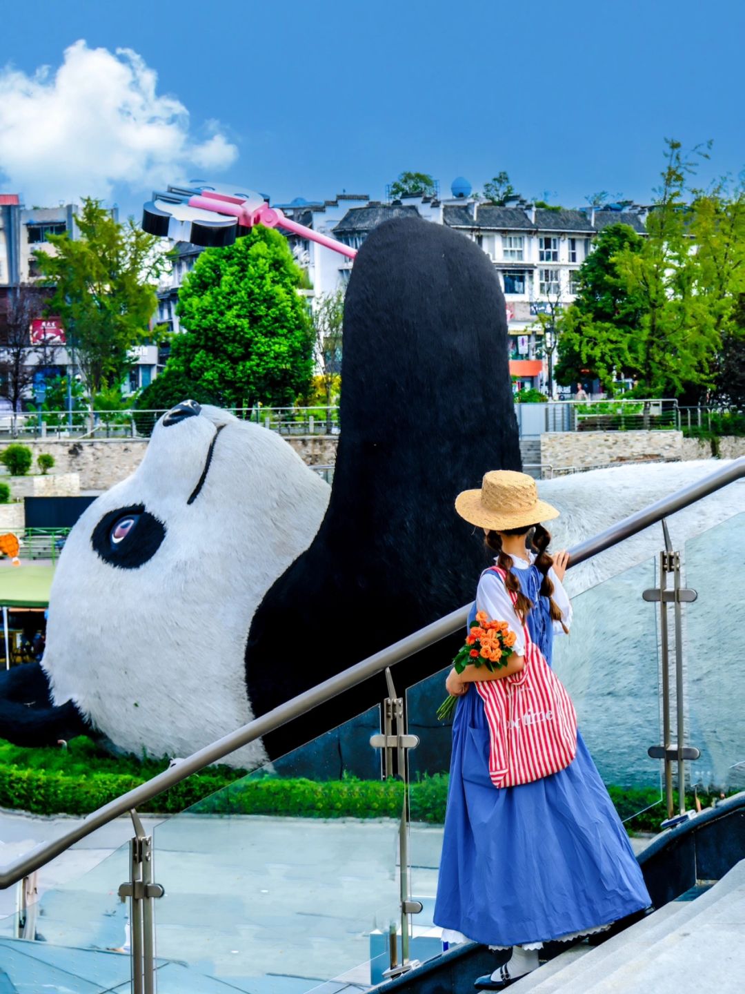 Chengdu/Chongqing-Chengdu Tianwo Square has the world's largest panda, don't miss it when traveling to Chengdu!