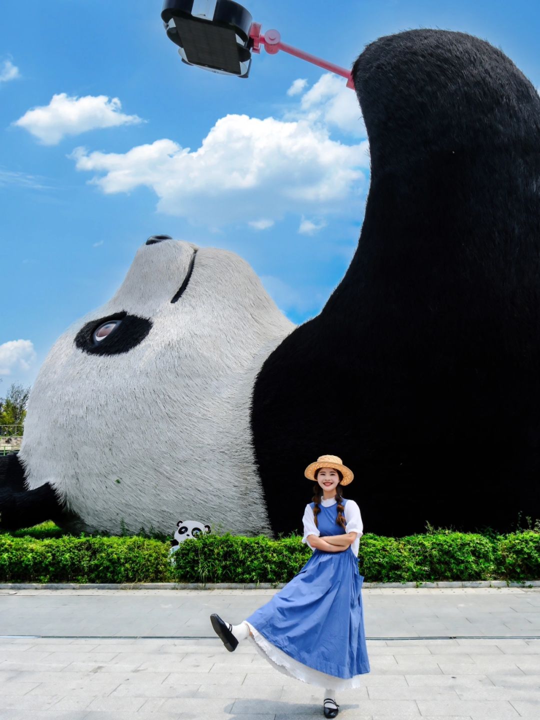 Chengdu/Chongqing-Chengdu Tianwo Square has the world's largest panda, don't miss it when traveling to Chengdu!